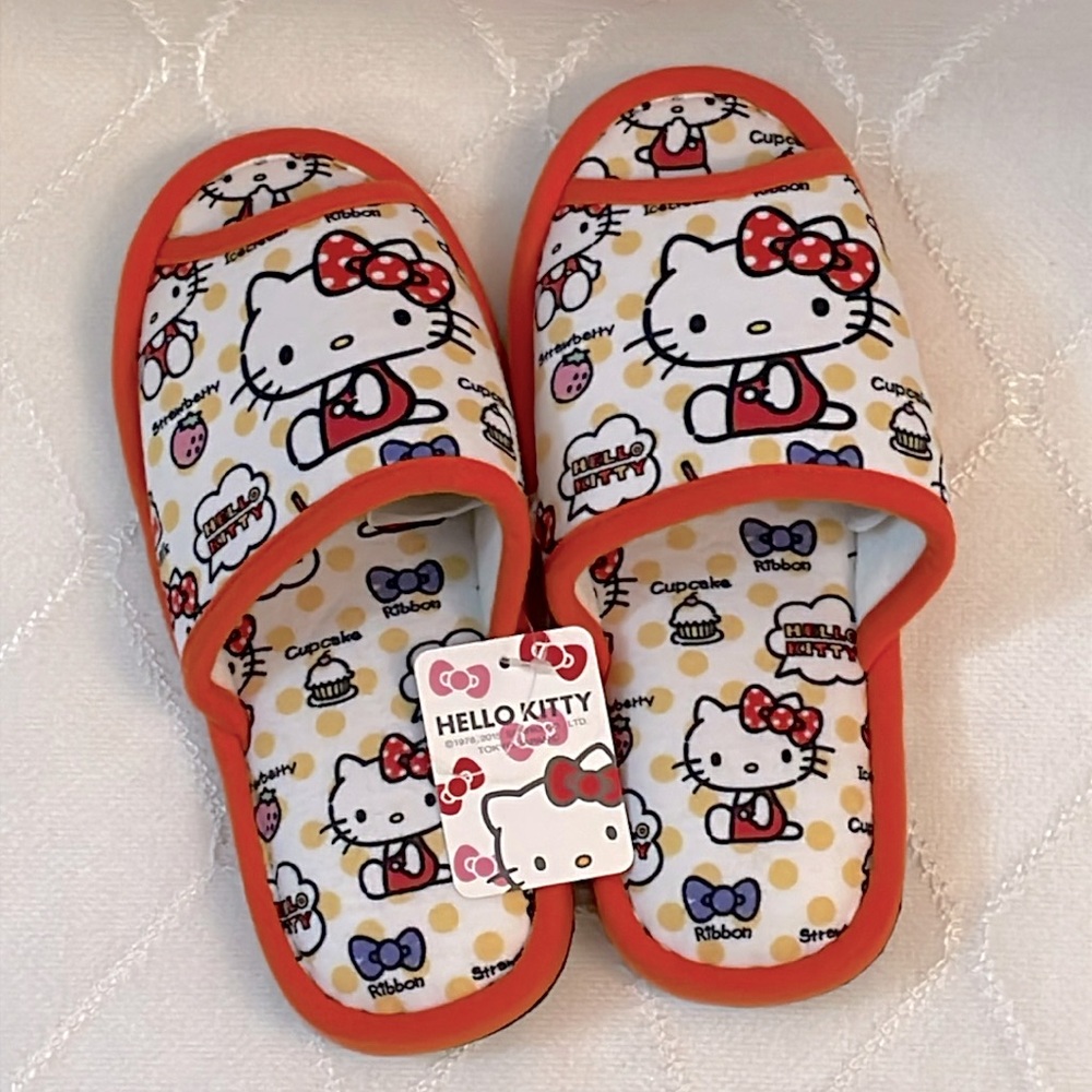 Hello Kitty Sanrio Slipper Brand New (For sale in Japan Only)